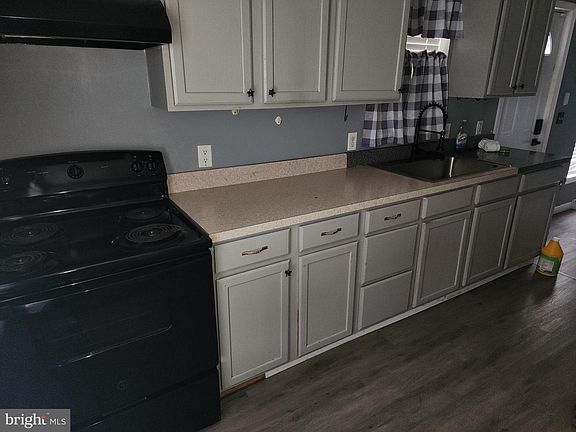 5th image of 114 Spruance Rd