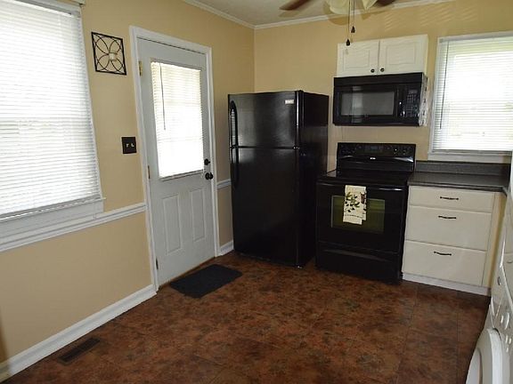 3rd image of 204 Courtney Ave NE
