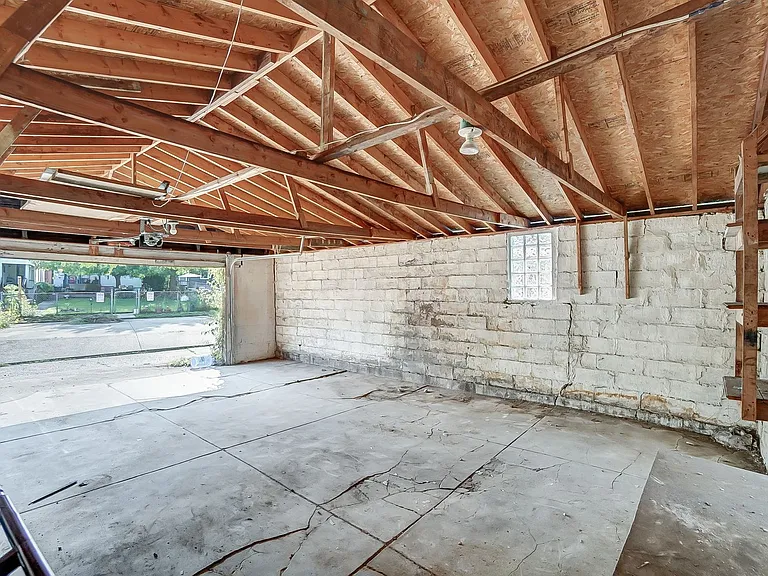 2036 Garrard St — Photo 40