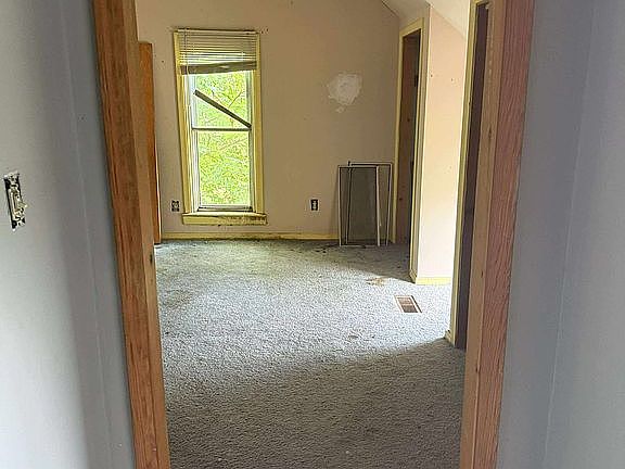 2nd image of 414 E 6th St