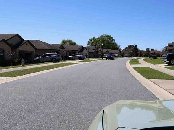 Exterior Neighborhood (street photo)