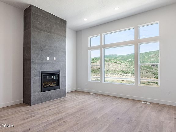 4th image of 434 W Ascent Dr