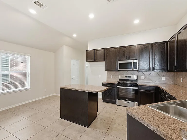 5211 Cayenne Ln — Photo 8