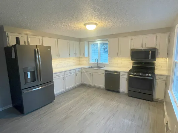 25 S Ellington St, Depew, NY 14043