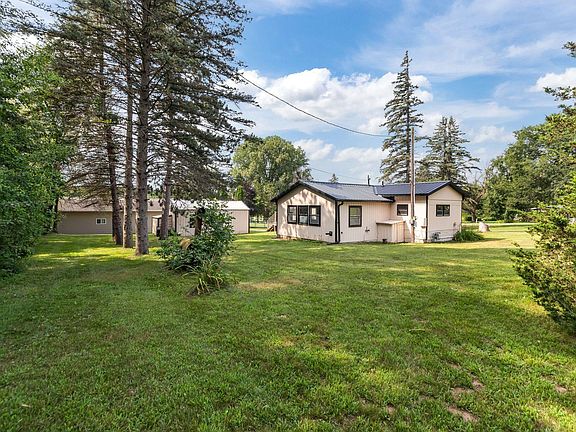 4th image of N6152 Pleasant Dr