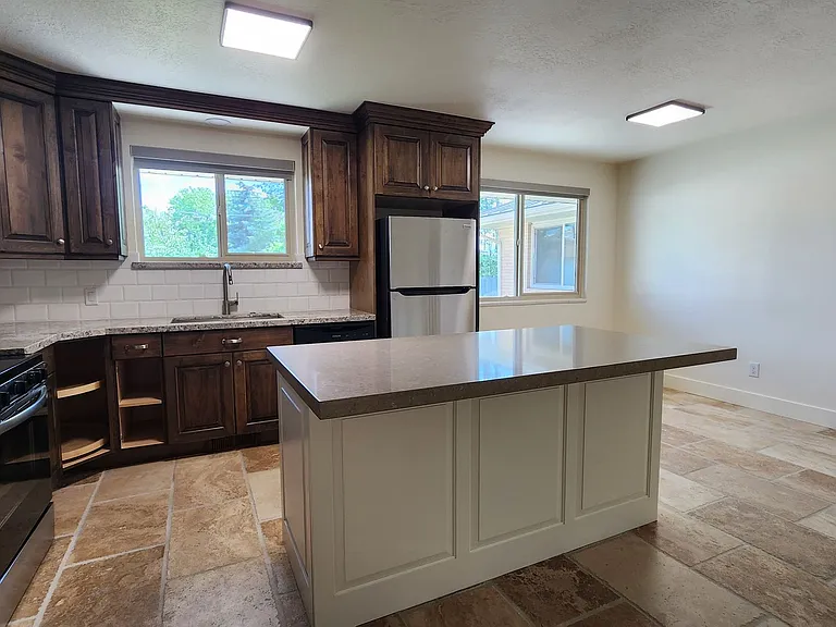 167 W Center St — Photo 20