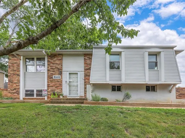 5101 NW Downing St, Blue Springs, MO 64015