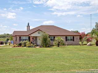 180 Country Gdns, La Vernia, TX 78121