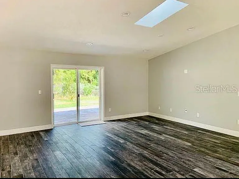 693 Shady Ct — Photo 9