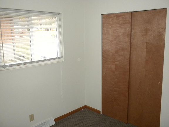 5th image of 512 NE Independence Ave APT A