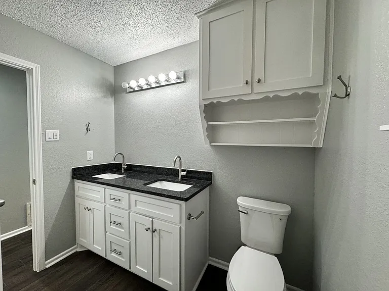 140 Towne West Dr — Photo 12