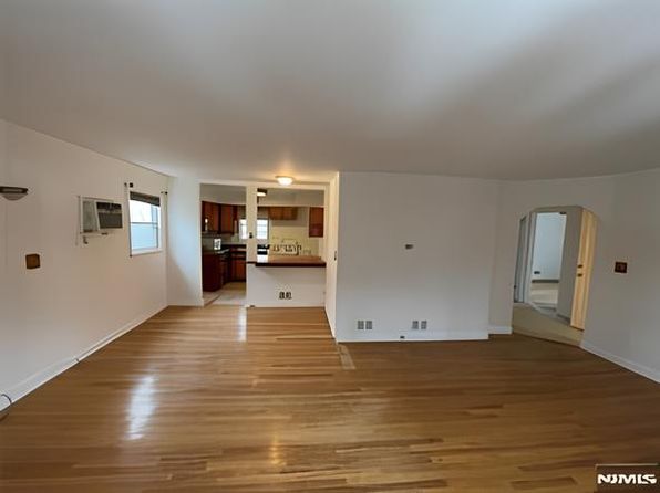 567 Stewart St #2
