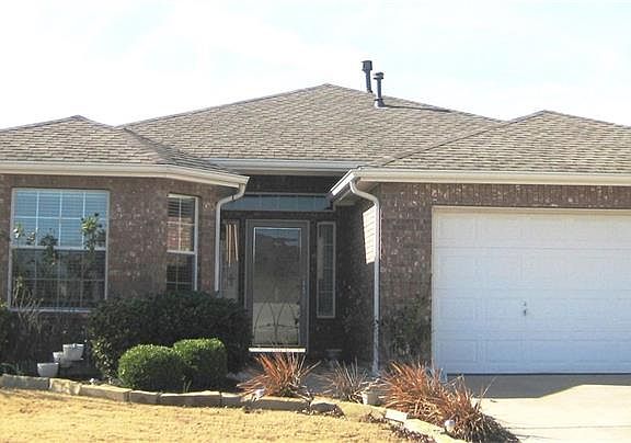 3rd image of 2100 Woodhaven Dr