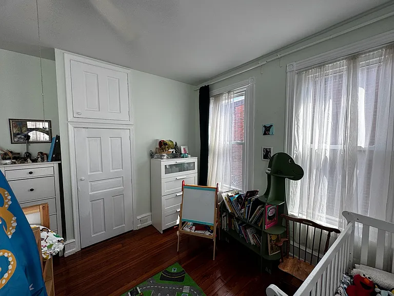 426 Tasker St — Photo 9