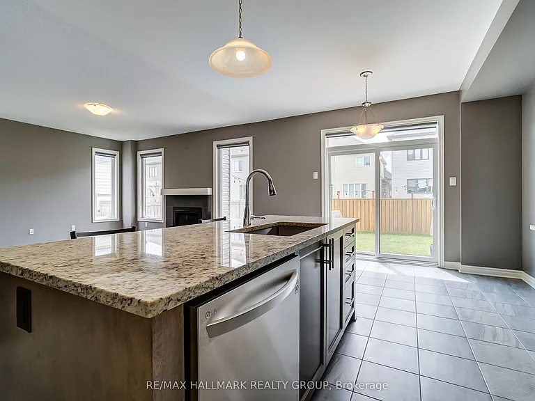 1110 Beckett Cres — Photo 17