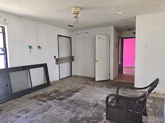 3rd image of 509 Baehr Rd