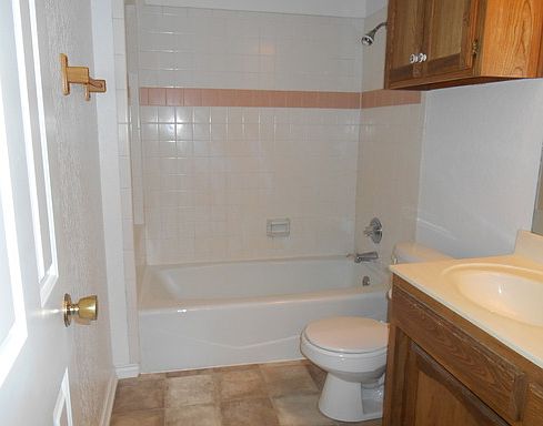 4th image of 200 NW 23rd St APT B