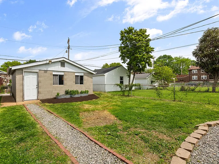 4011 McDonald Ave — Photo 21