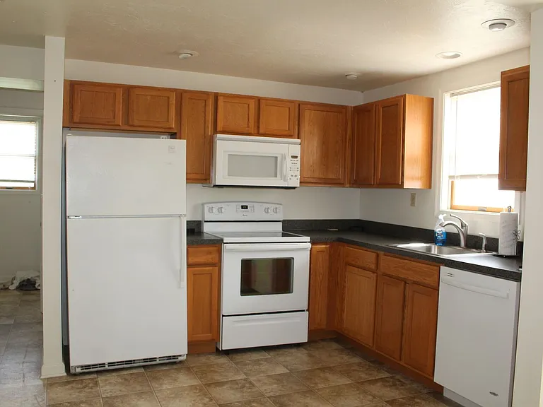 16093 Mellinger Ln — Photo 3