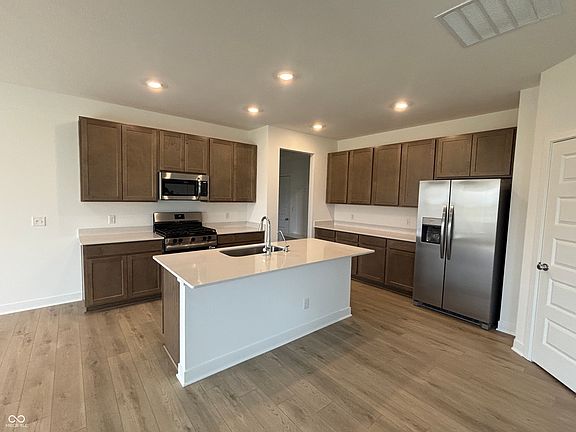 5th image of 4371 Red Pine Dr