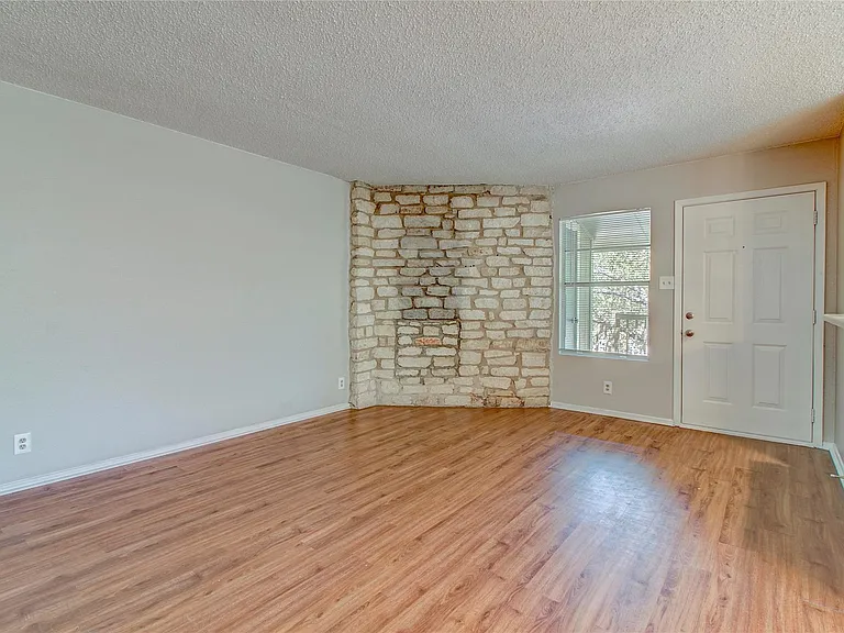 400 Hedgewood Dr #D — Photo 12