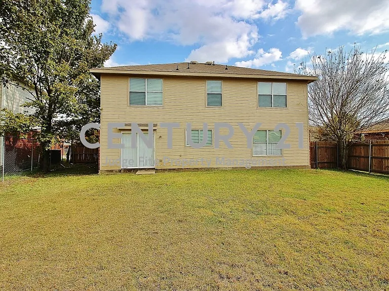 3325 Tioga St — Photo 13