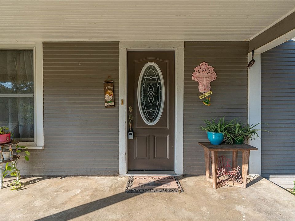 1st image of 1072 E Magazine St