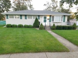 111 Crestview Ln, Crown Point, IN 46307