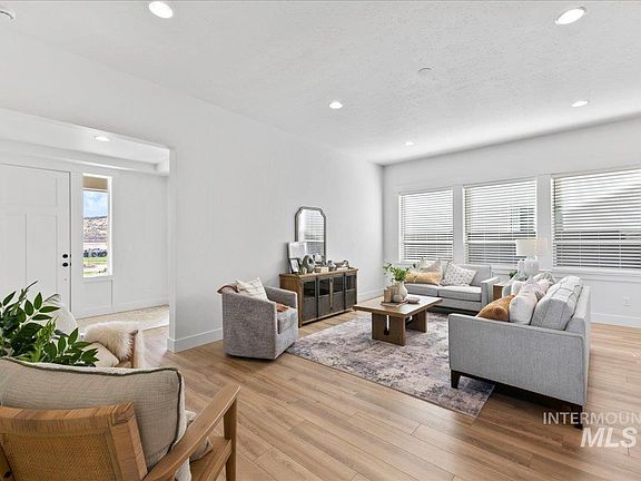 4th image of 6403 N Barholm Ln