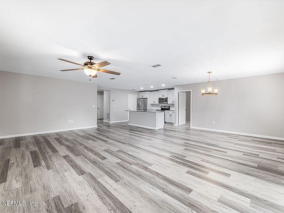 4th image of 44 GREEN PALM Court