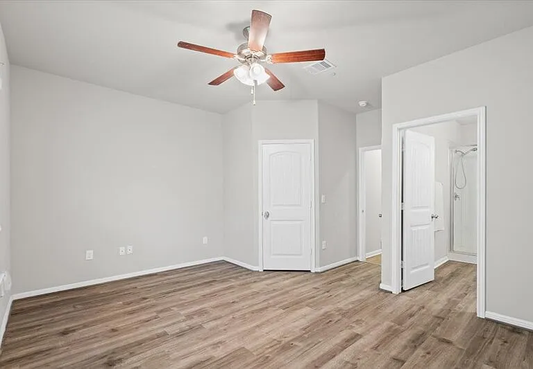 516 E Slaughter Ln — Photo 24
