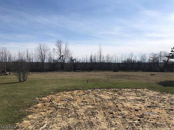 3rd image of 684 Stewart Ave
