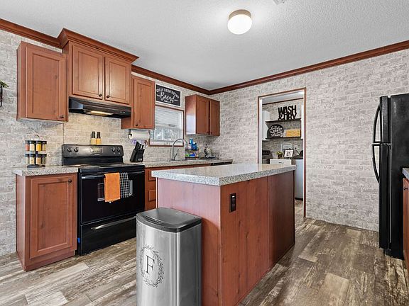 5th image of 18122 137th Cres SE