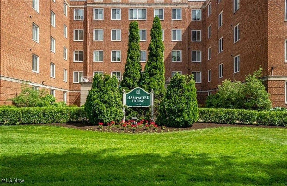 19425 Van Aken Blvd APT 412