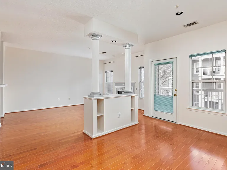 1705 Lake Shore Crest Dr #25 — Photo 2