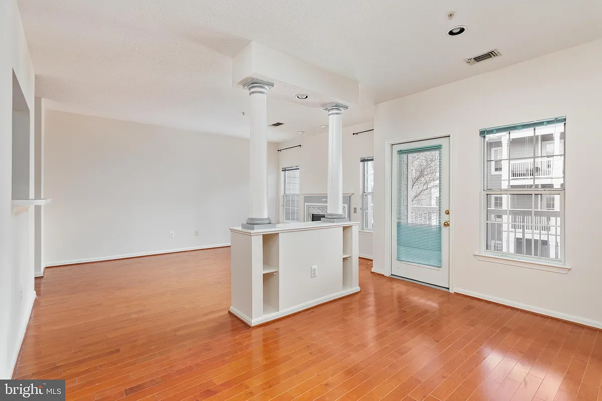 Building Photo - 1705 Lake Shore Crest Dr #25