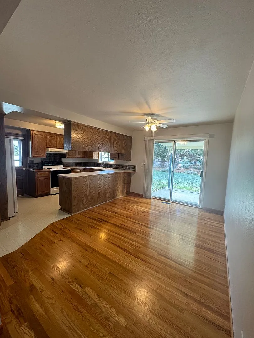 Beautiful 3 bed home in great neighborhood! — Photo 3