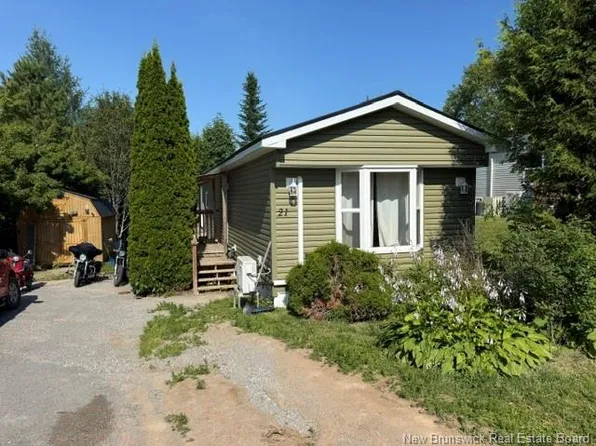 21 3rd St, Quispamsis, NB E2G 1W7