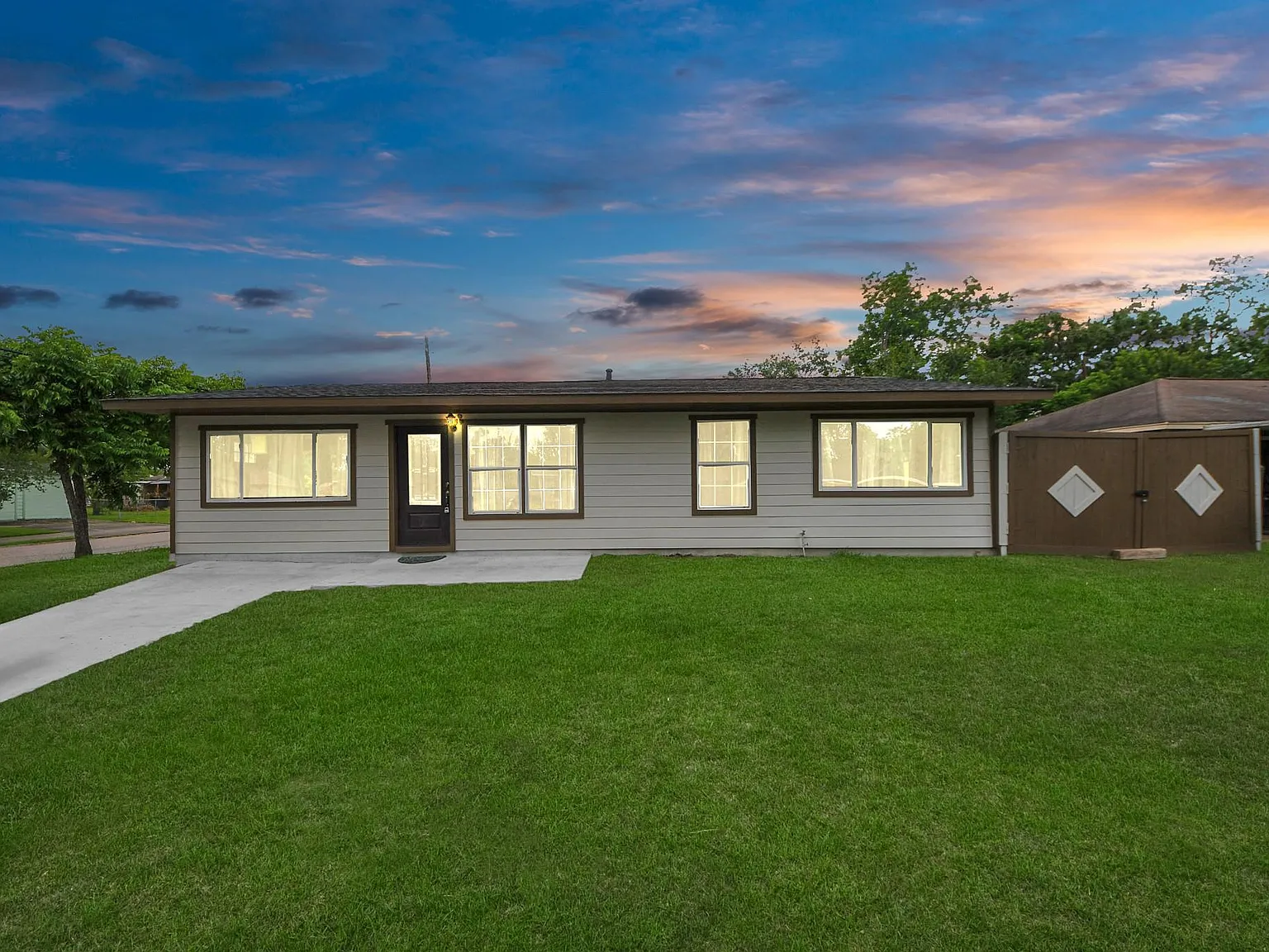4 bed, 1.0 bath, 1765 sqft, $1,900 — Photo 1