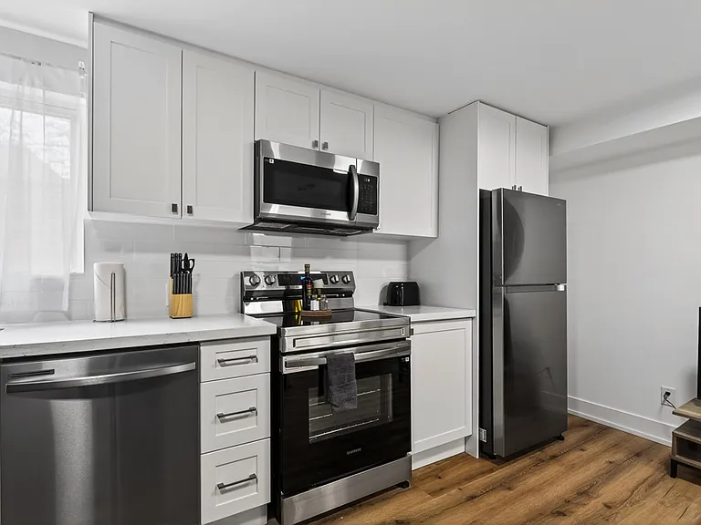 610 King St E #1 — Photo 8