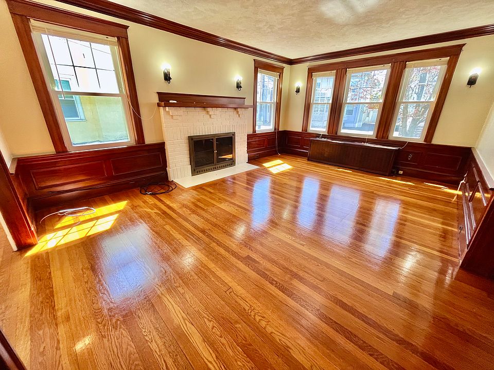 Living room including working fireplace
