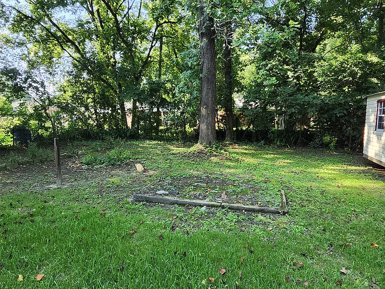 2752 Hawthorne Dr — Photo 17