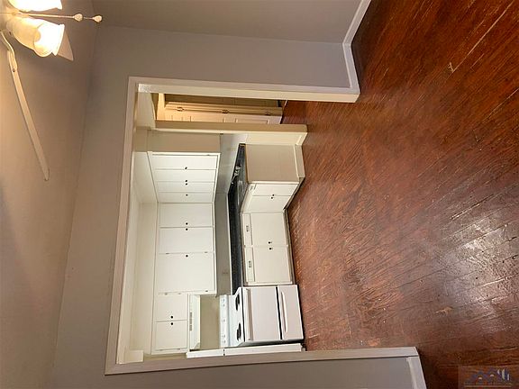3rd image of 603 Eliza St