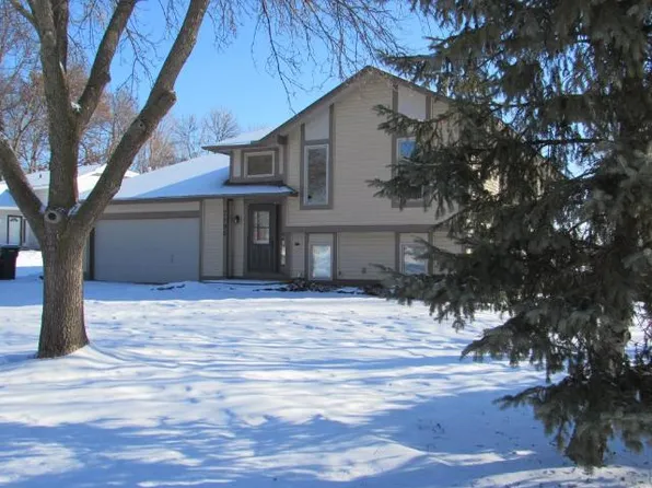 7196 Sunnyslope Dr N, Maple Grove, MN 55311