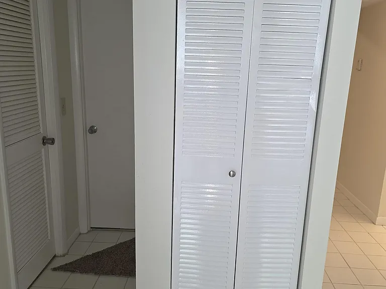 470 Executive Center Dr #2K — Photo 14