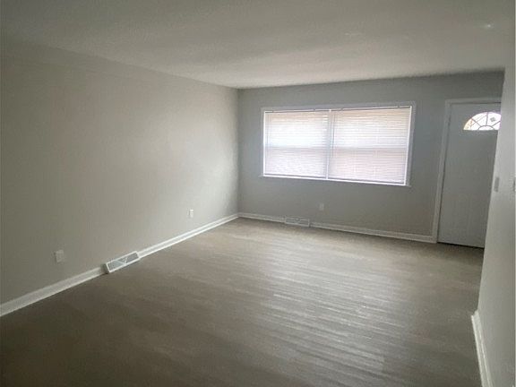 3rd image of 934 Gard Ave