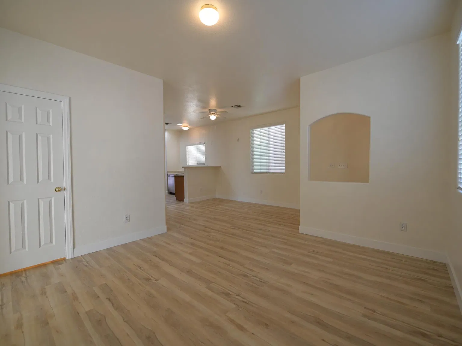 3 bed, 2.5 bath, 1453 sqft, $1,695 — Photo 4