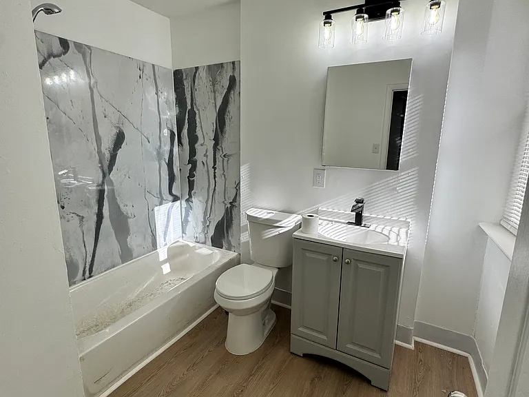 832 W 5th St — Photo 9