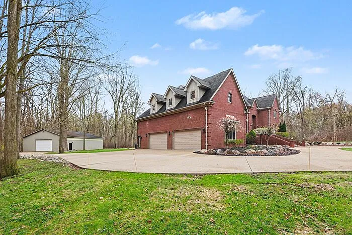 6986 Montgomery Dr — Photo 26