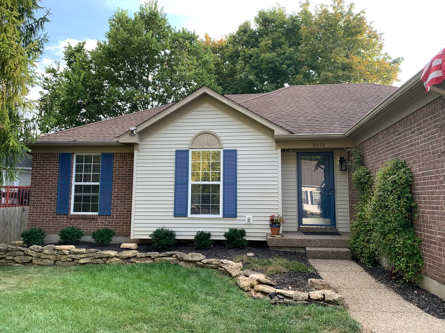 3 bed, 1343 sqft, $2,100 — Photo 2